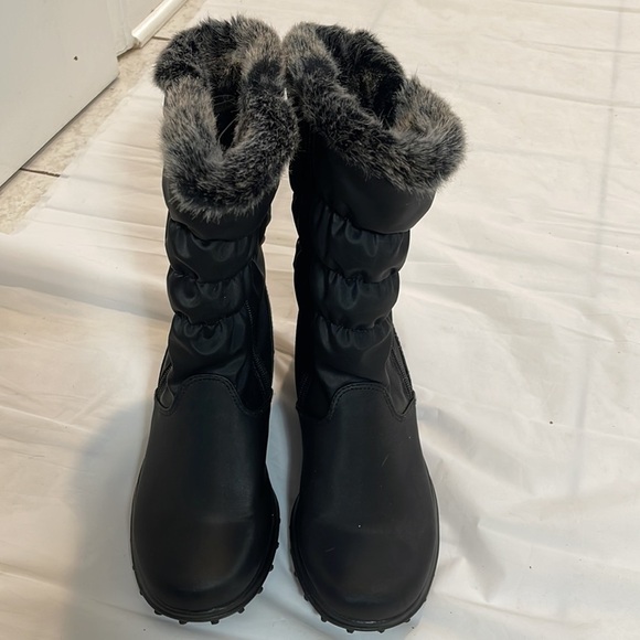 Totes women 8M snow boots black and grey fur - Picture 2 of 8